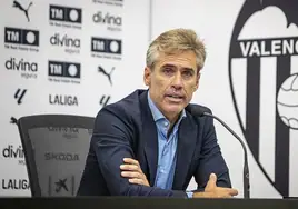 Corona responde a Víctor Orta: «El Sevilla lleva intentando colocar a Rafa Mir dos mercados seguidos»