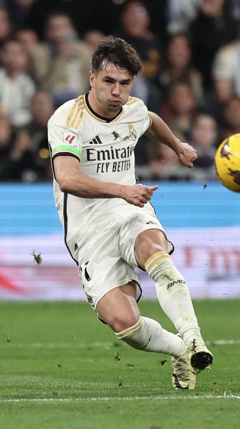 Tres nombres propios