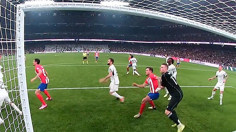 Sánchez Martínez se comió dos penaltis para el Real Madrid