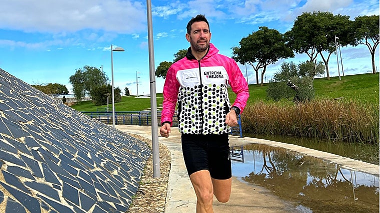 Imagen de Juan Pablo durante uno de sus entrenamientos para el Zurich Maratón de Sevilla
