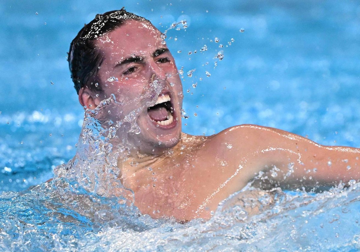 González, durante la final de natación sincronizada individual