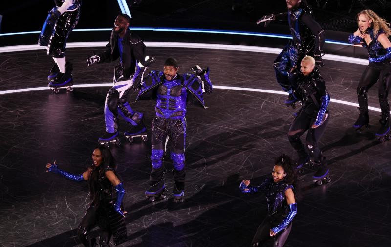 La Super Bowl, en imágenes: las mejores jugadas, el espectáculo de Usher, las reacciones de Taylor Swift y un espontáneo que ha saltado al campo