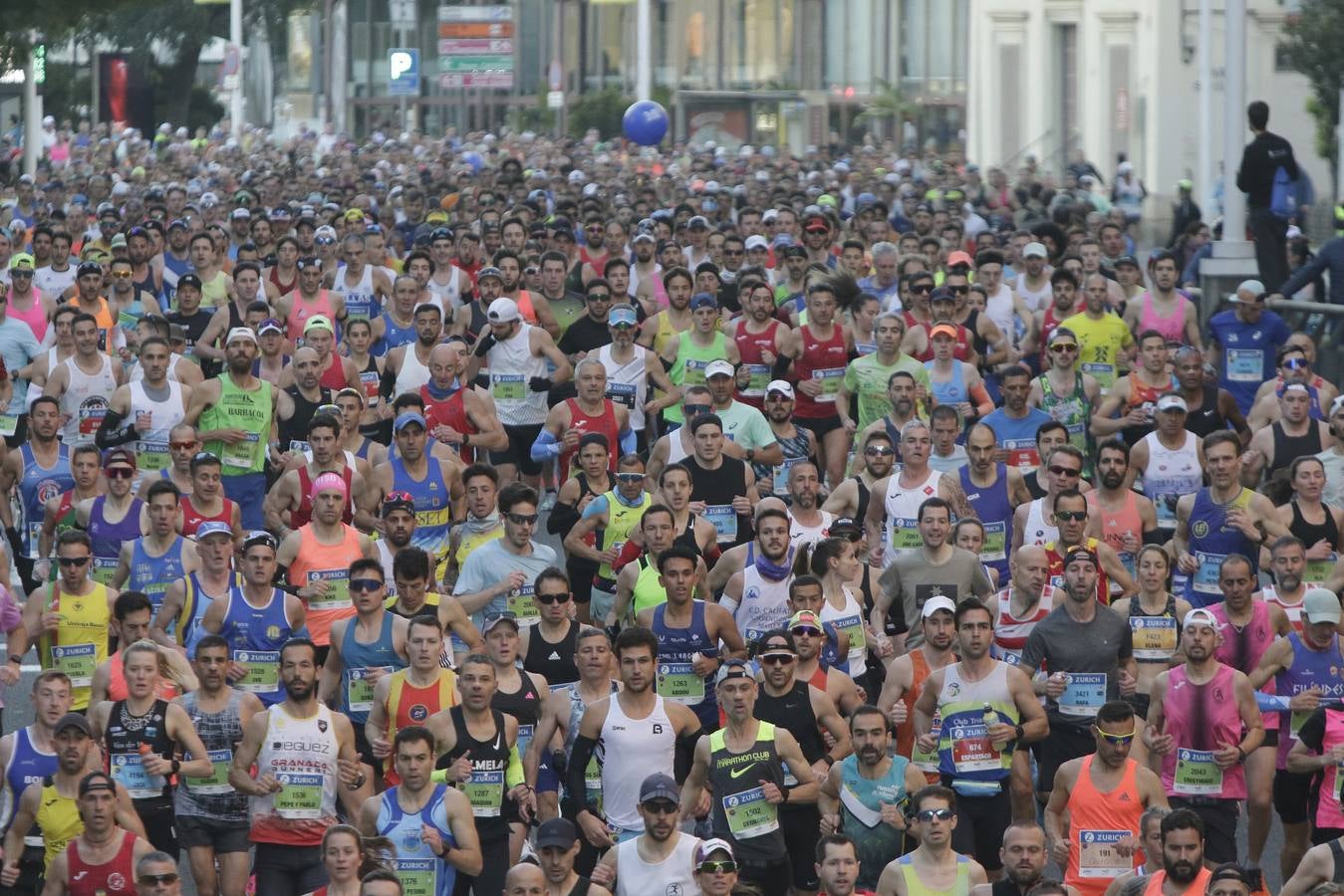 Corredores por el centro histórico de Sevilla