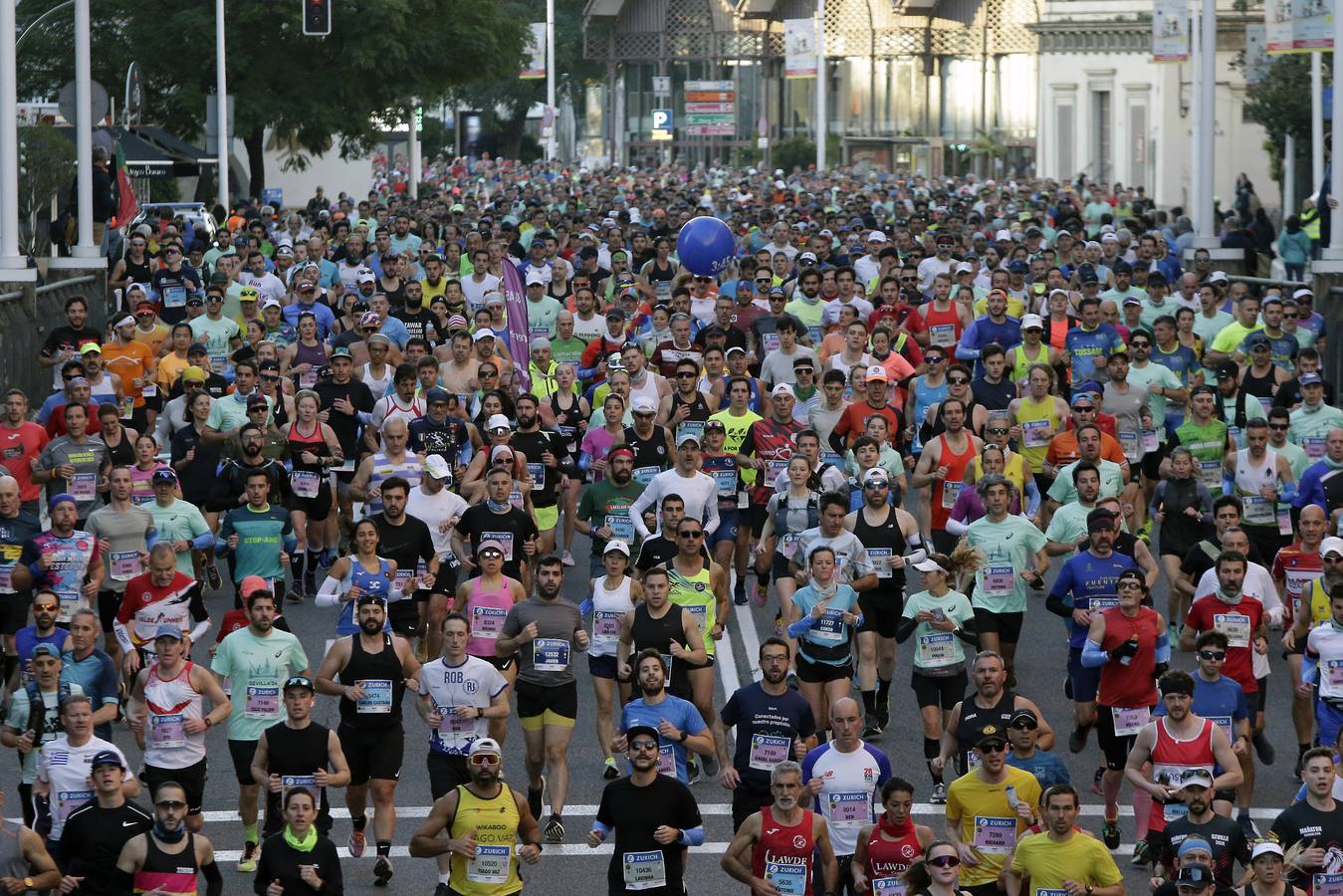 Corredores por el centro histórico de Sevilla