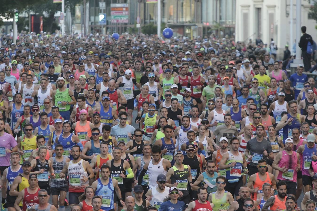 Corredores por el centro histórico de Sevilla