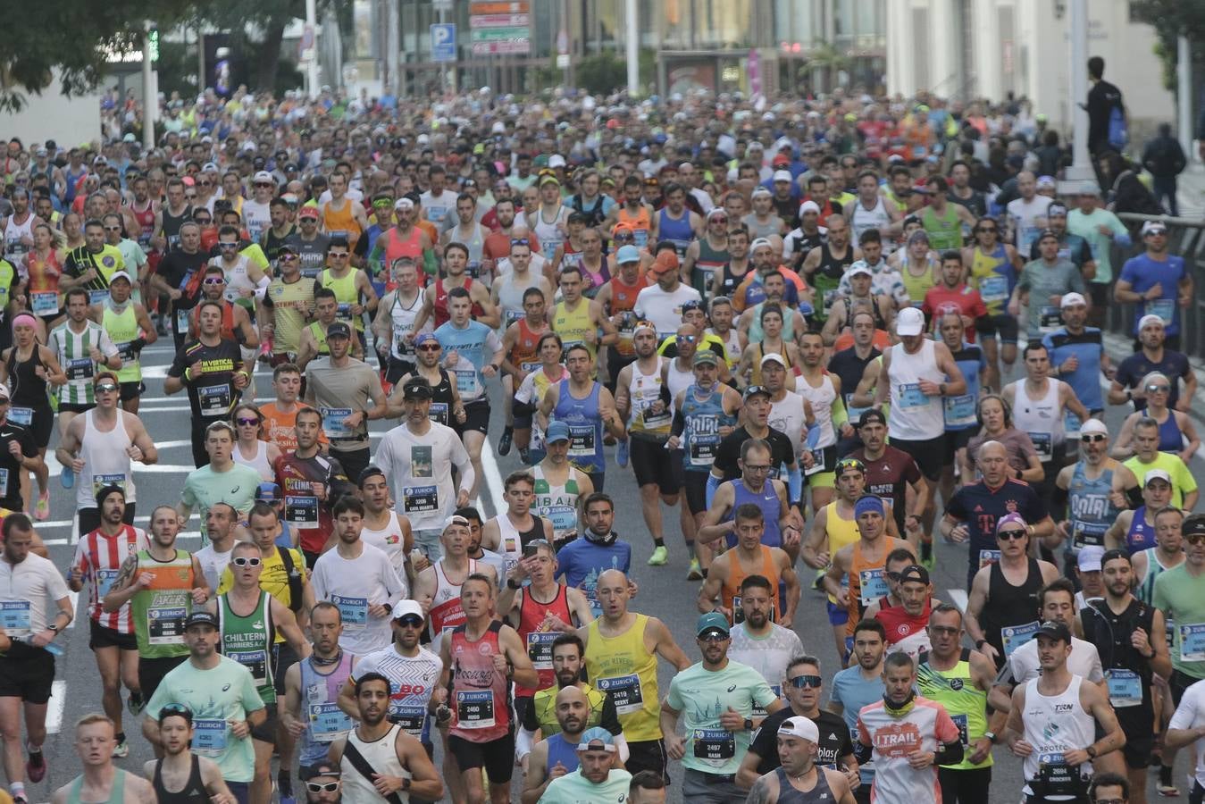 Corredores por el centro histórico de Sevilla