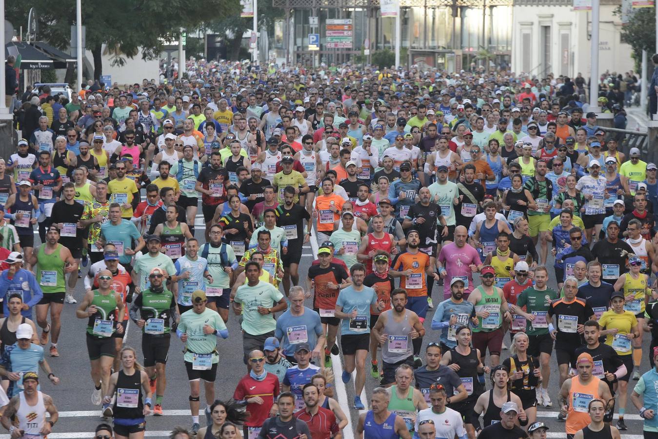 Corredores por el centro histórico de Sevilla