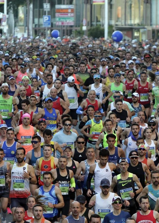 Corredores por el centro histórico de Sevilla
