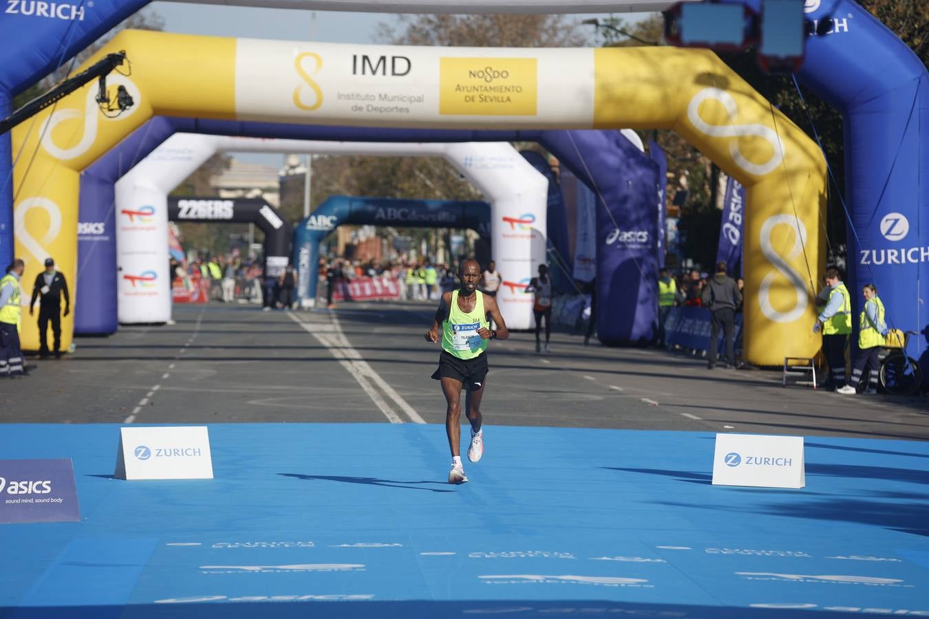 Corredores llegando a la meta del maratón