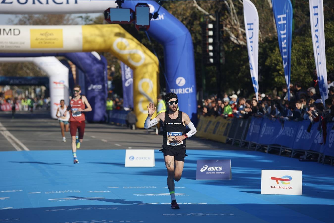 Corredores llegando a la meta del maratón