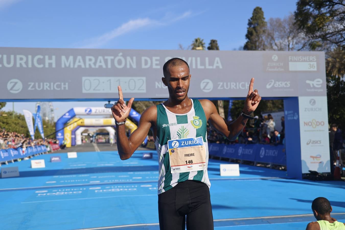 Corredores llegando a la meta del maratón