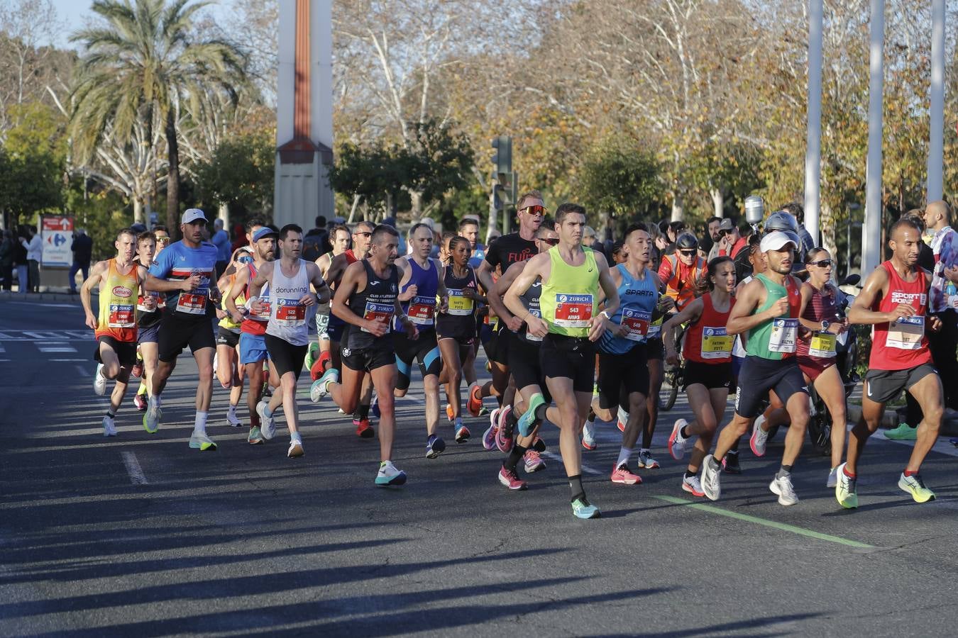 Corredores del maratón por Barqueta y Torneo