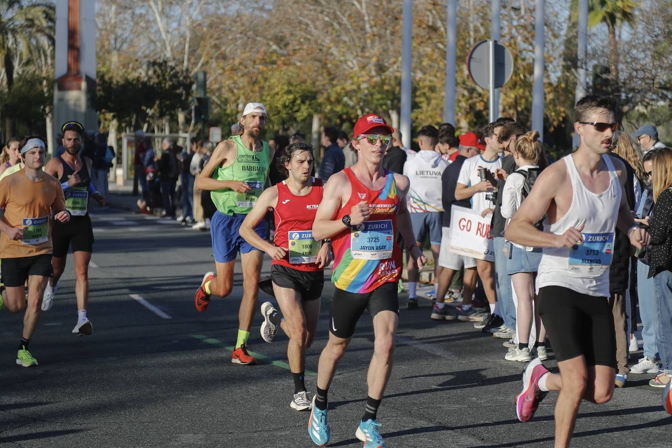 Corredores del maratón por Barqueta y Torneo