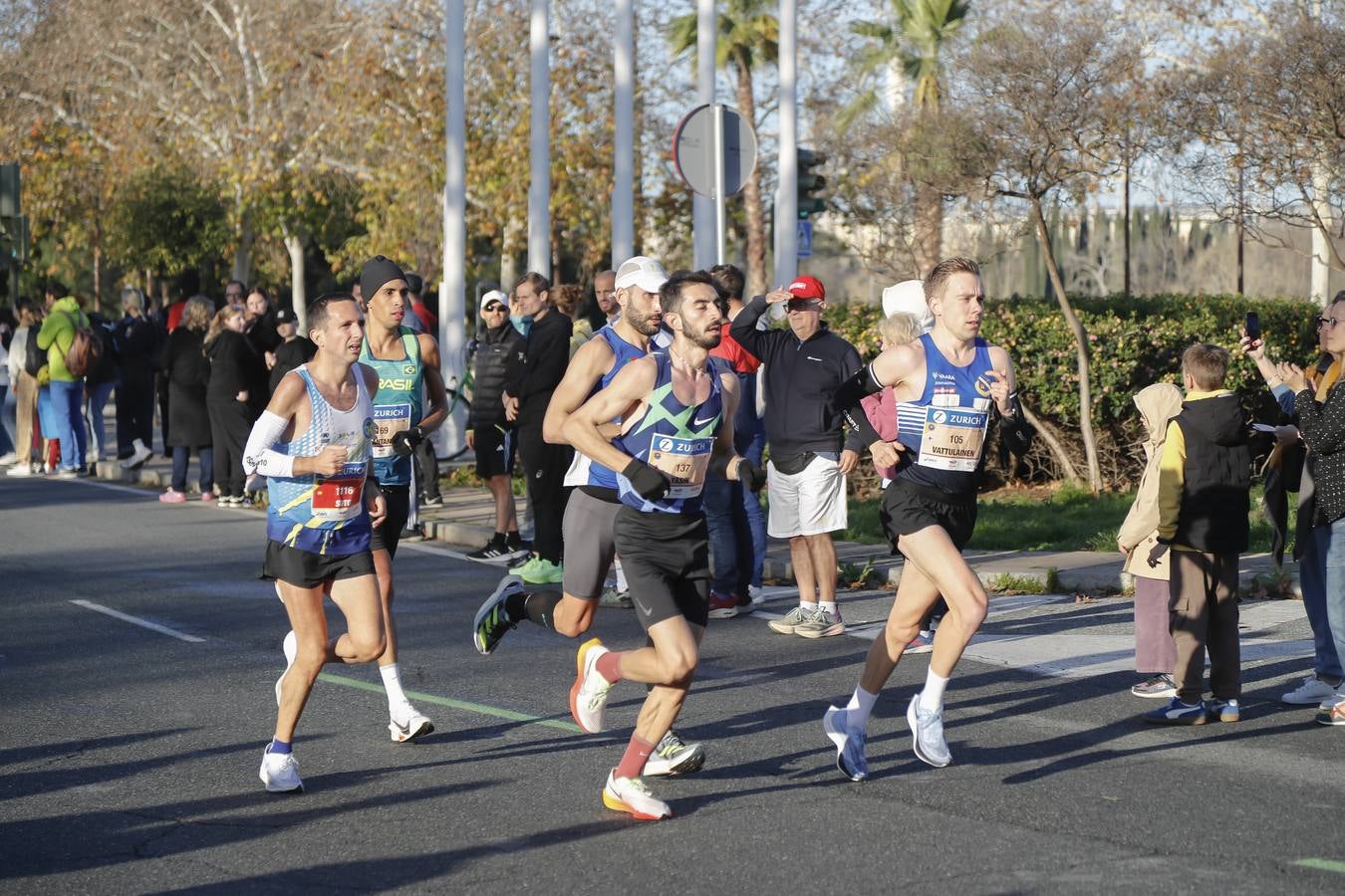 Corredores del maratón por Barqueta y Torneo