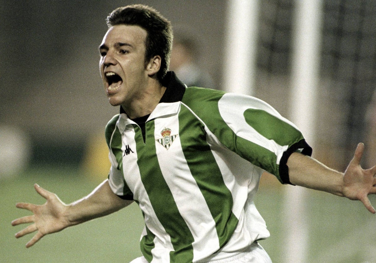 Iván Pérez Muñoz canta uno de sus tres goles en el Betis - Vejle en su gran noche como delantero bético