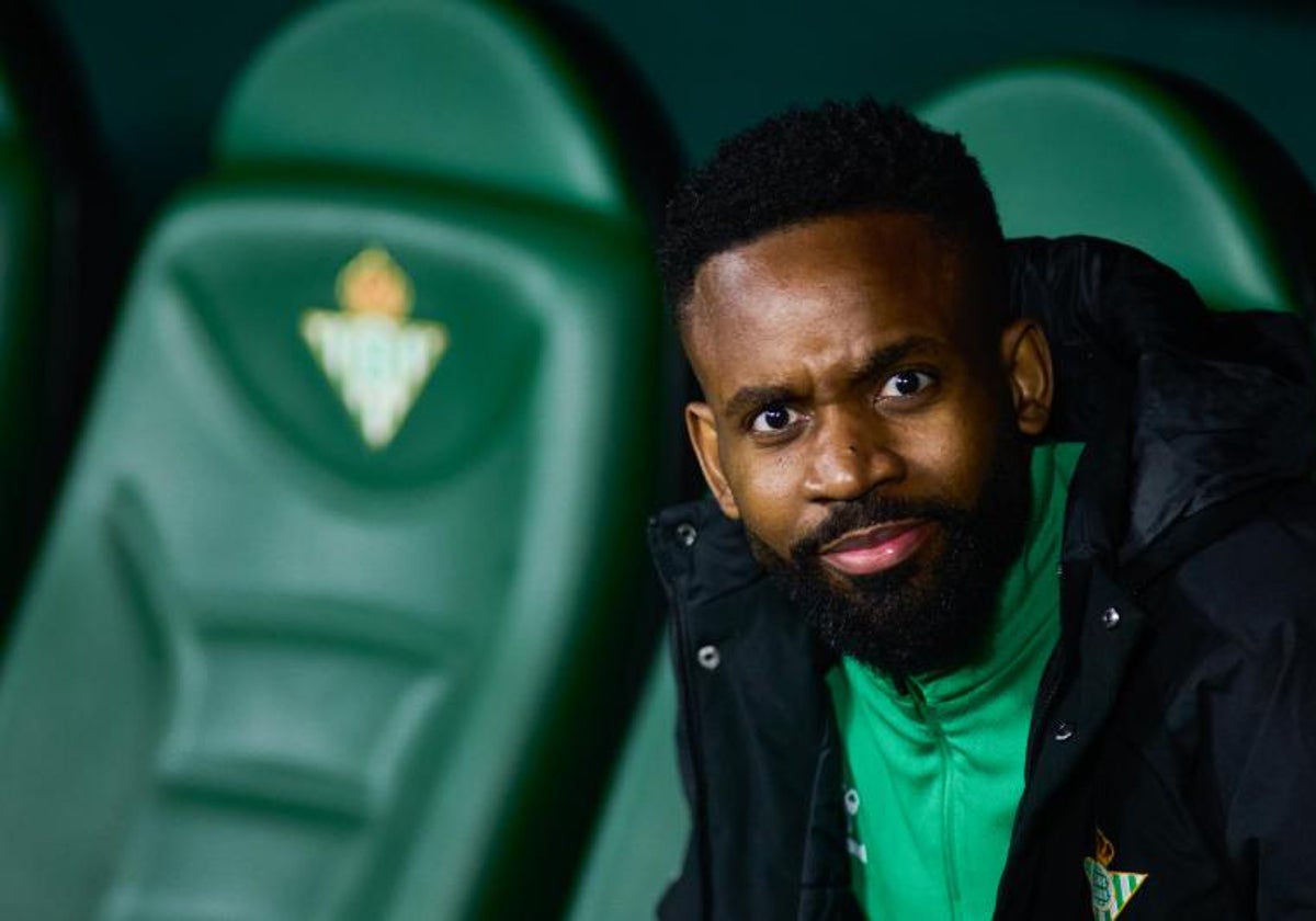 Bakambu, en el banquillo del Benito Villamarín