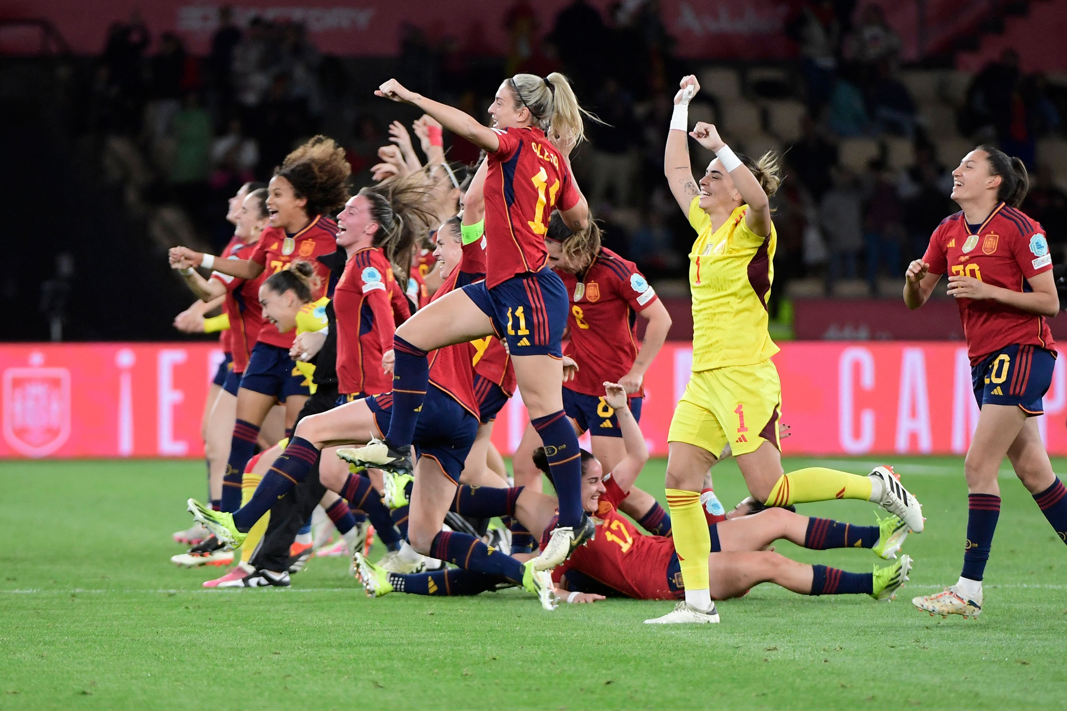 Las jugadoras de la selección española celebran su triunfo en la Liga de las Naciones.
