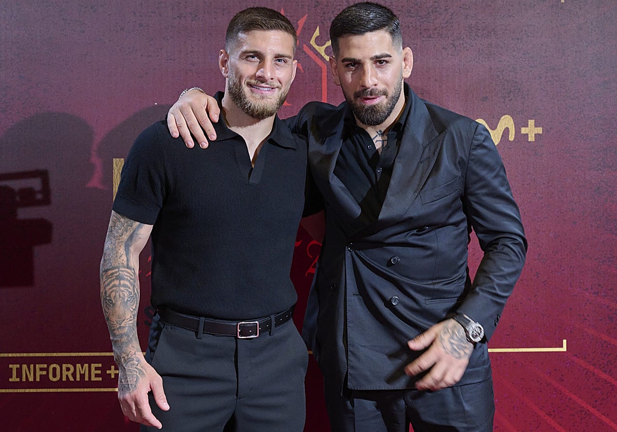 Aleksandre Topuria, junto a su hermano Ilia, durante la presentación del documental de El Matador en Movistar+