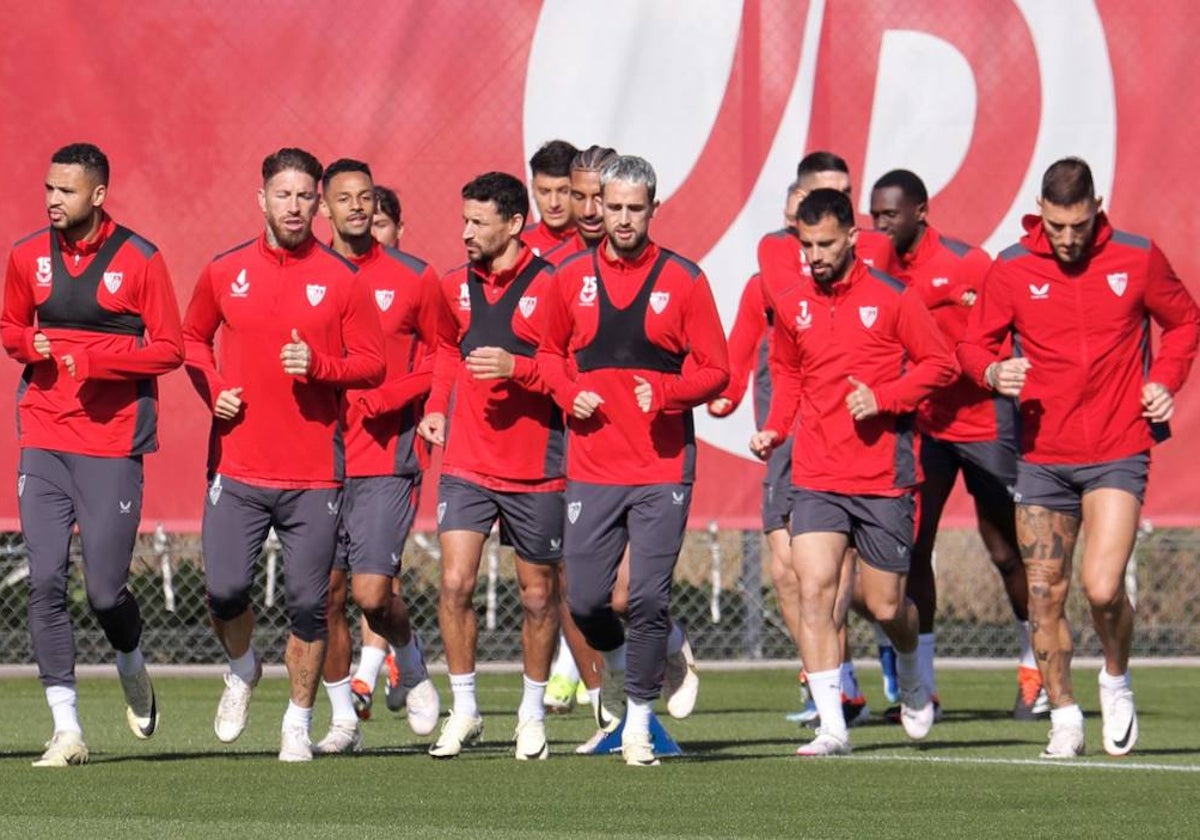 Entrenamiento previo al choque ante la Real Sociedad en la ciudad deportiva del Sevilla