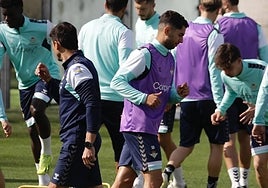 El Betis ultima la visita al Atlético con Sabaly, Guido, Ayoze y la vuelta de Bravo