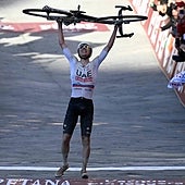 Pogacar no encuentra rival y arrasa en la Strade Bianche