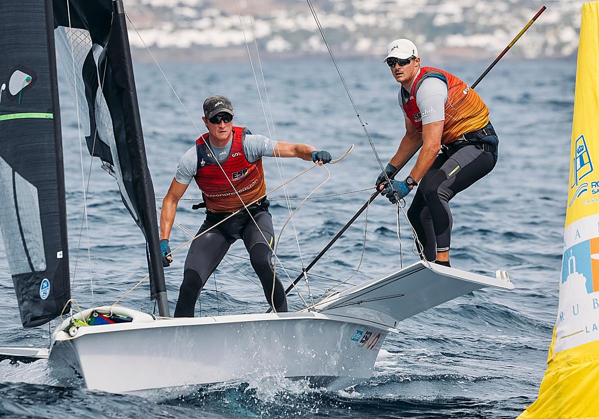 Diego Botín y Florial Trittel, cuartos de la general del Mundial de 49er
