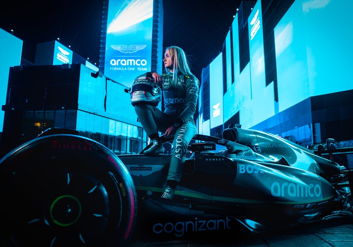 Jessica Hawkins, piloto de Aston Martin