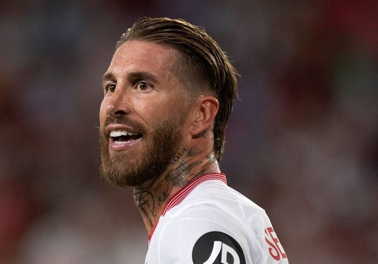 Sergio Ramos durante el encuentro ante el Lens en el Sánchez-Pizjuan