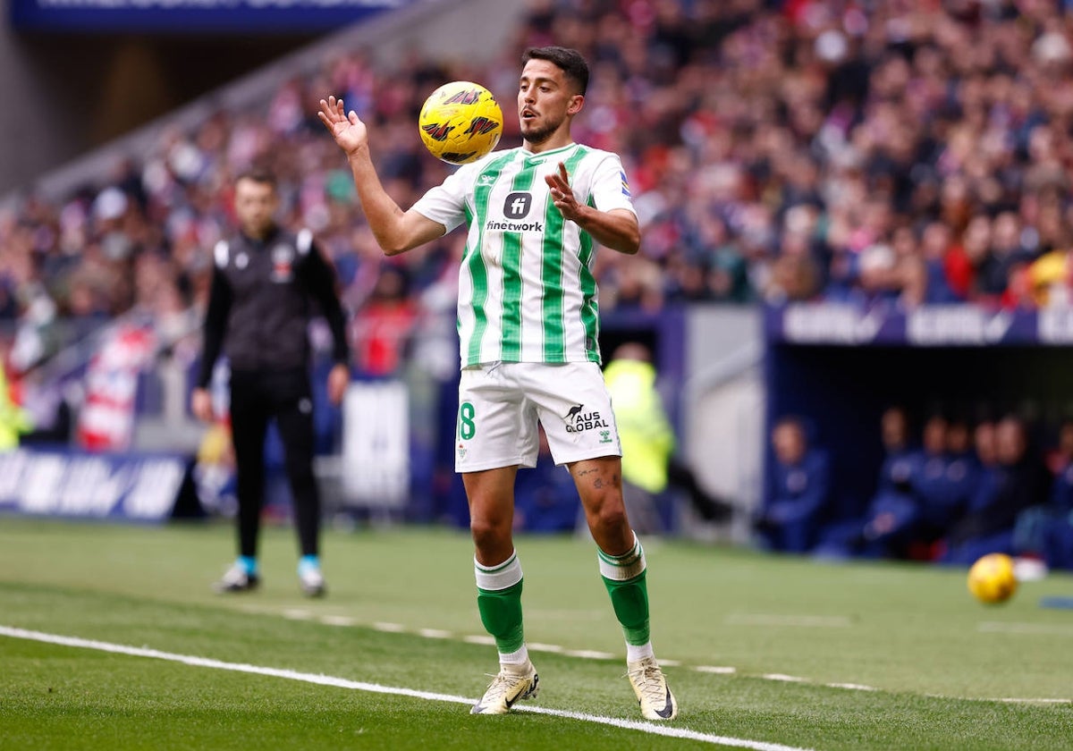 Pablo Fornals en un partido con el Betis