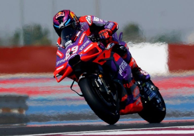 Jorge Martín pilota por el circuito de Losail