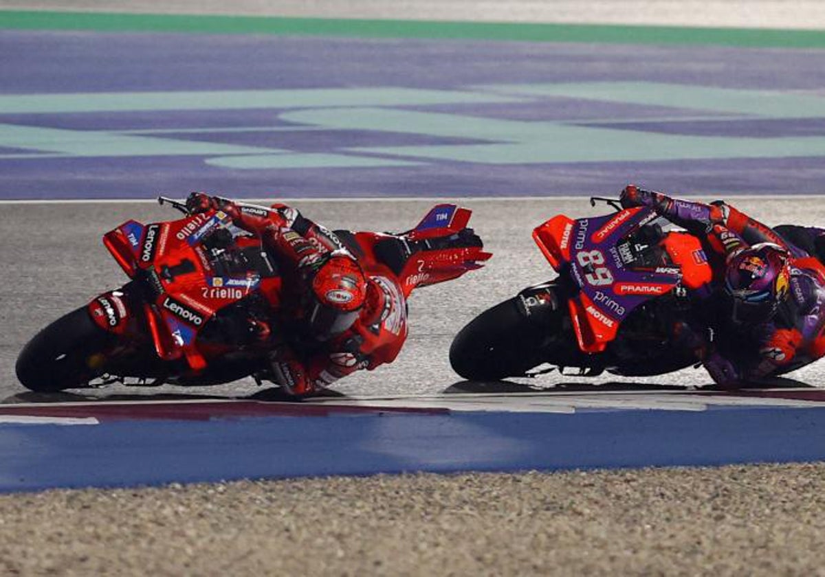 Jorge Martín persigue a Bagnaia en la carrera en Losail