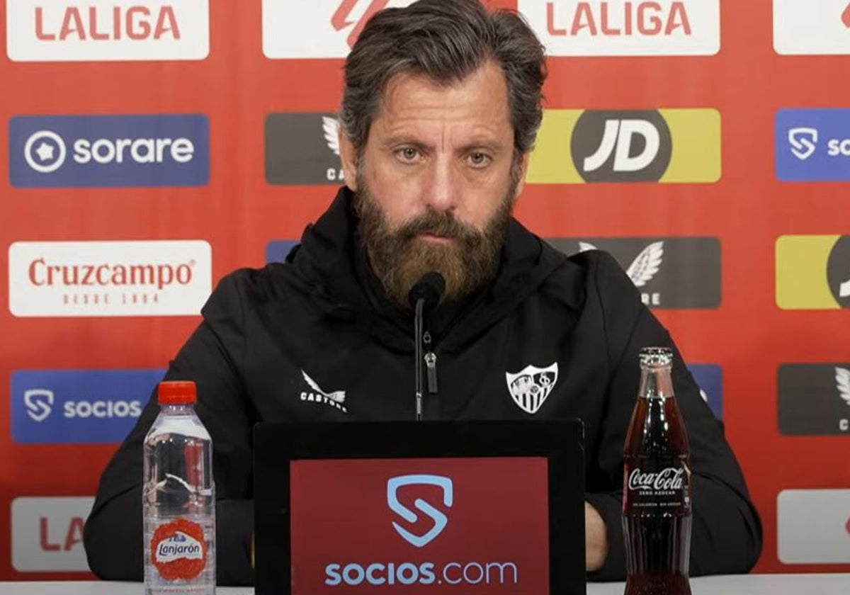 Quique Sánchez Flores durante la rueda de prensa previa al Almería - Sevilla de este lunes
