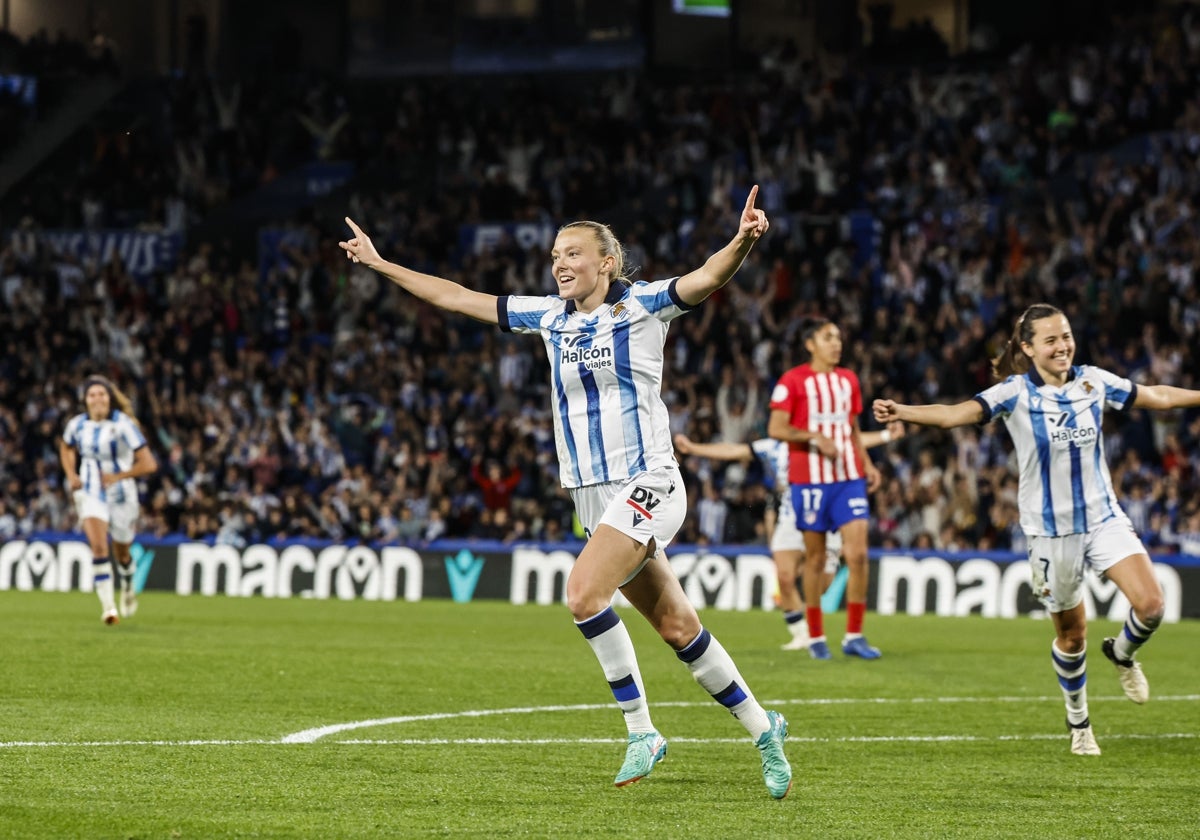 Jensen celebra el segundo gol de la Real Sociedad