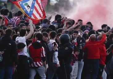 Cánticos racistas de «Vinicius chimpancé» en los exteriores del Metropolitano