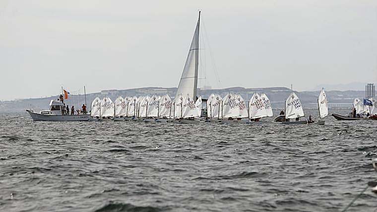 Álvaro Ramón Borja y Mateo Carbonell primeros líderes de la Equalite Semana Náutica de Alicante 2004