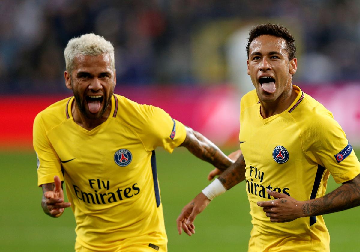 Los futbolistas Dani Alves y Neymar Jr en una imagen de archivo