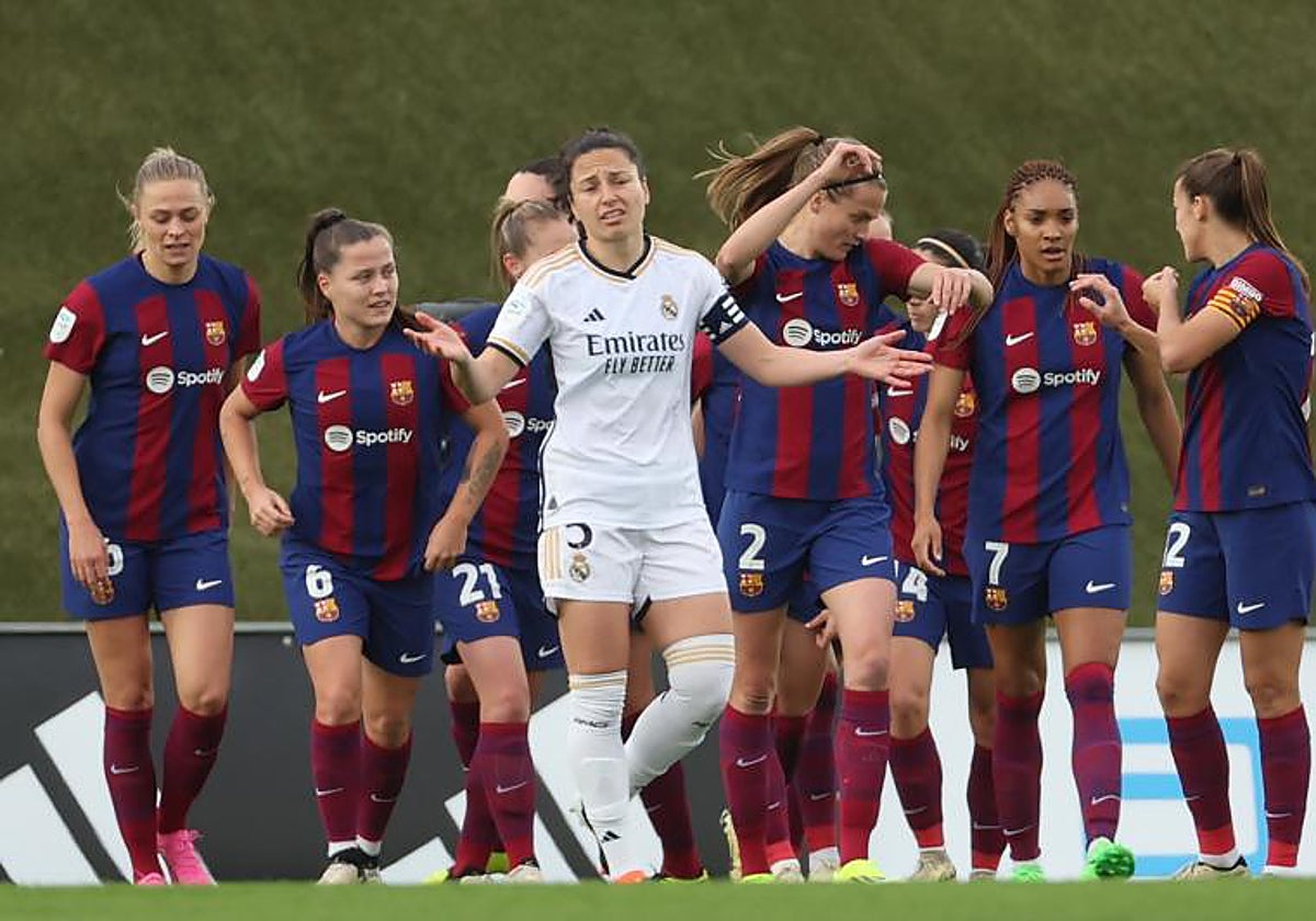 Ivana Andrés se lamenta tras el primer gol del Barcelona, obra de Rolfo