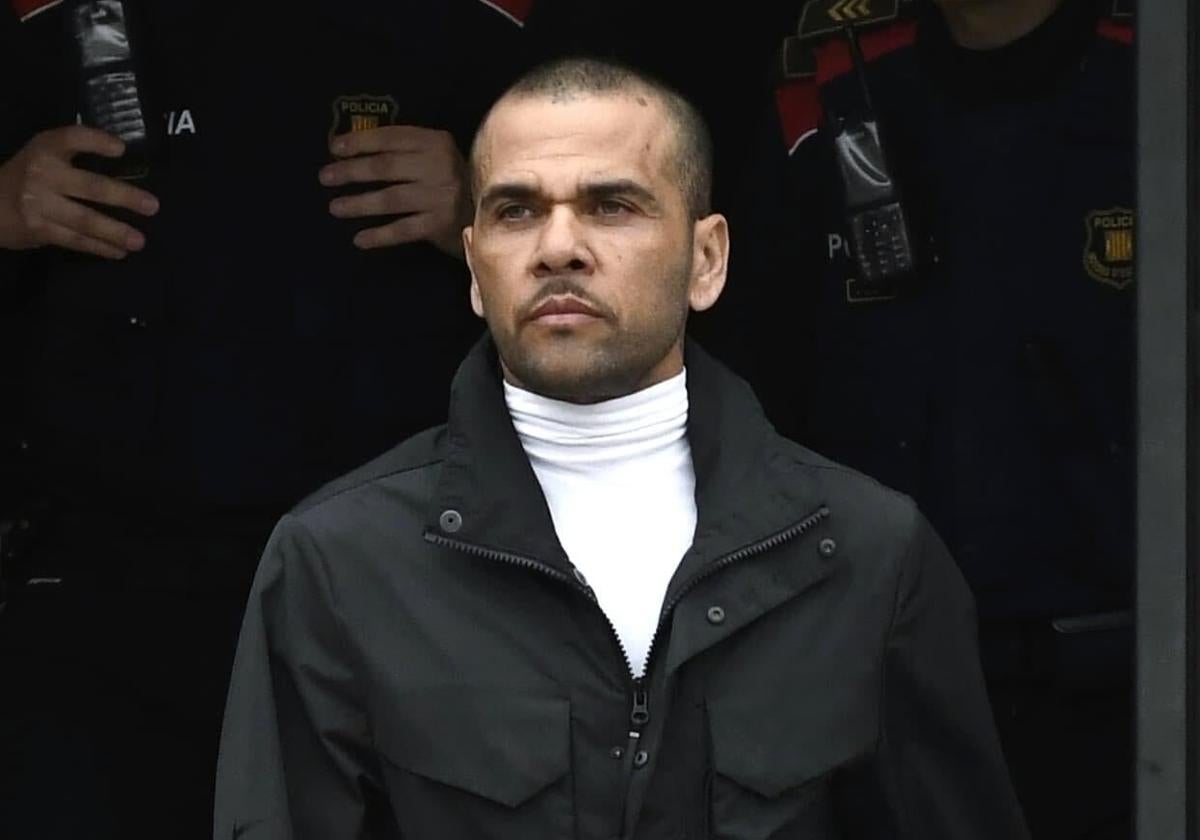 Alves, esta tarde a la salida de prisión.