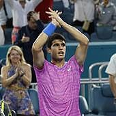 Alcaraz solivianta a Lorenzo Musetti y accede a cuartos de final