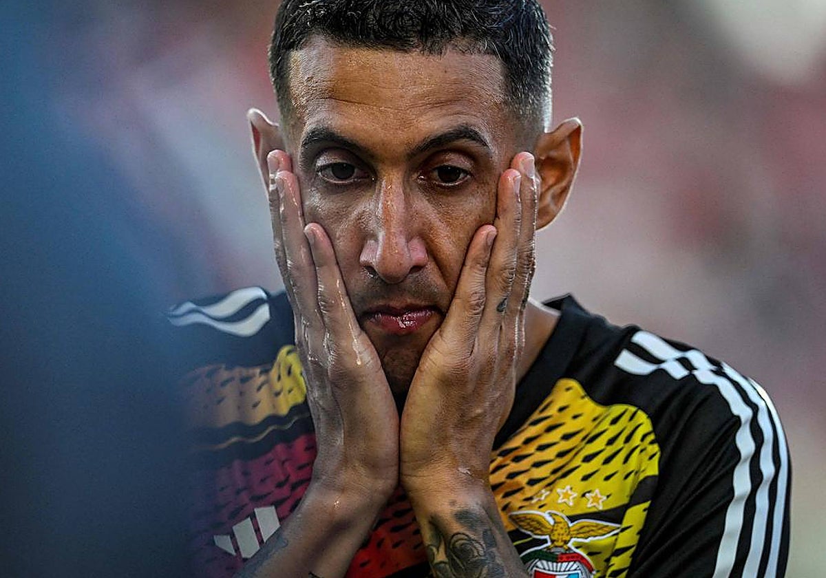 Di María, en un partido con el Benfica