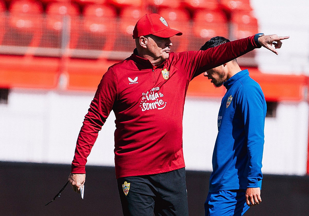 Pepe Mel, entrenador del Almería