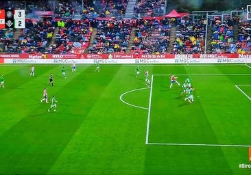 Polémica por el tercer gol del Girona y el posible fuera de juego de Stuani