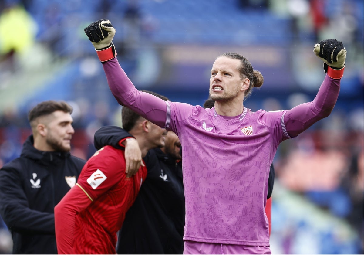 Nyland celebra la victoria tras el pitido final en el Coliseum el pasado sábado