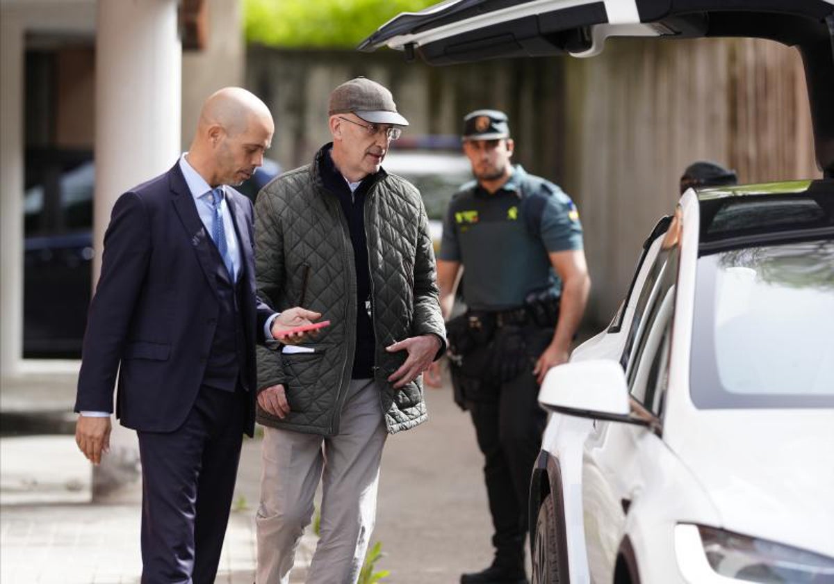 Tomás González Cueto, a la salida de los juzgados de Majadahonda