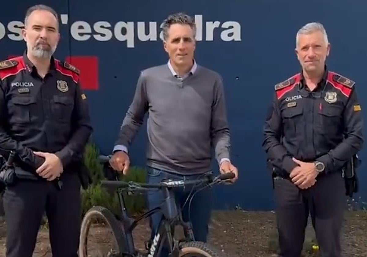 El momento en que Miguel Indurain ha recuperado su bicicleta