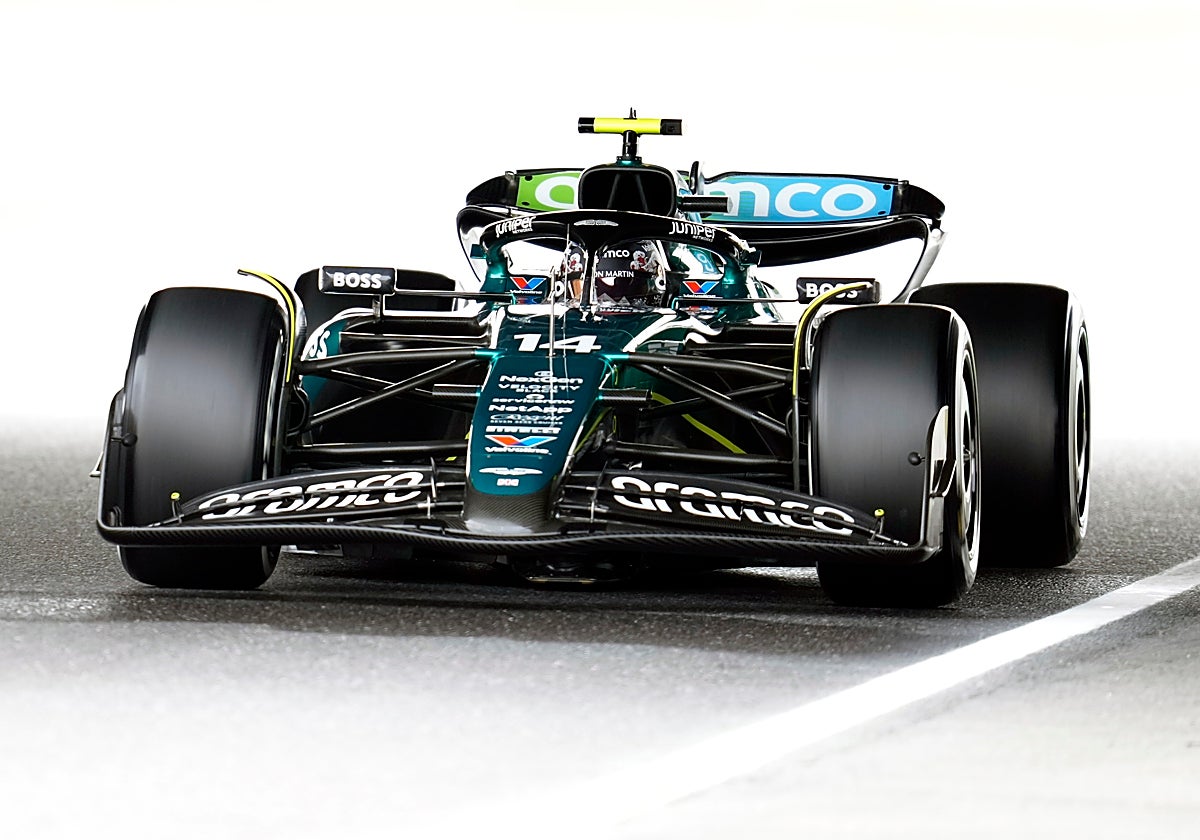 Fernando Alonso, con el Aston Martin en Suzuka