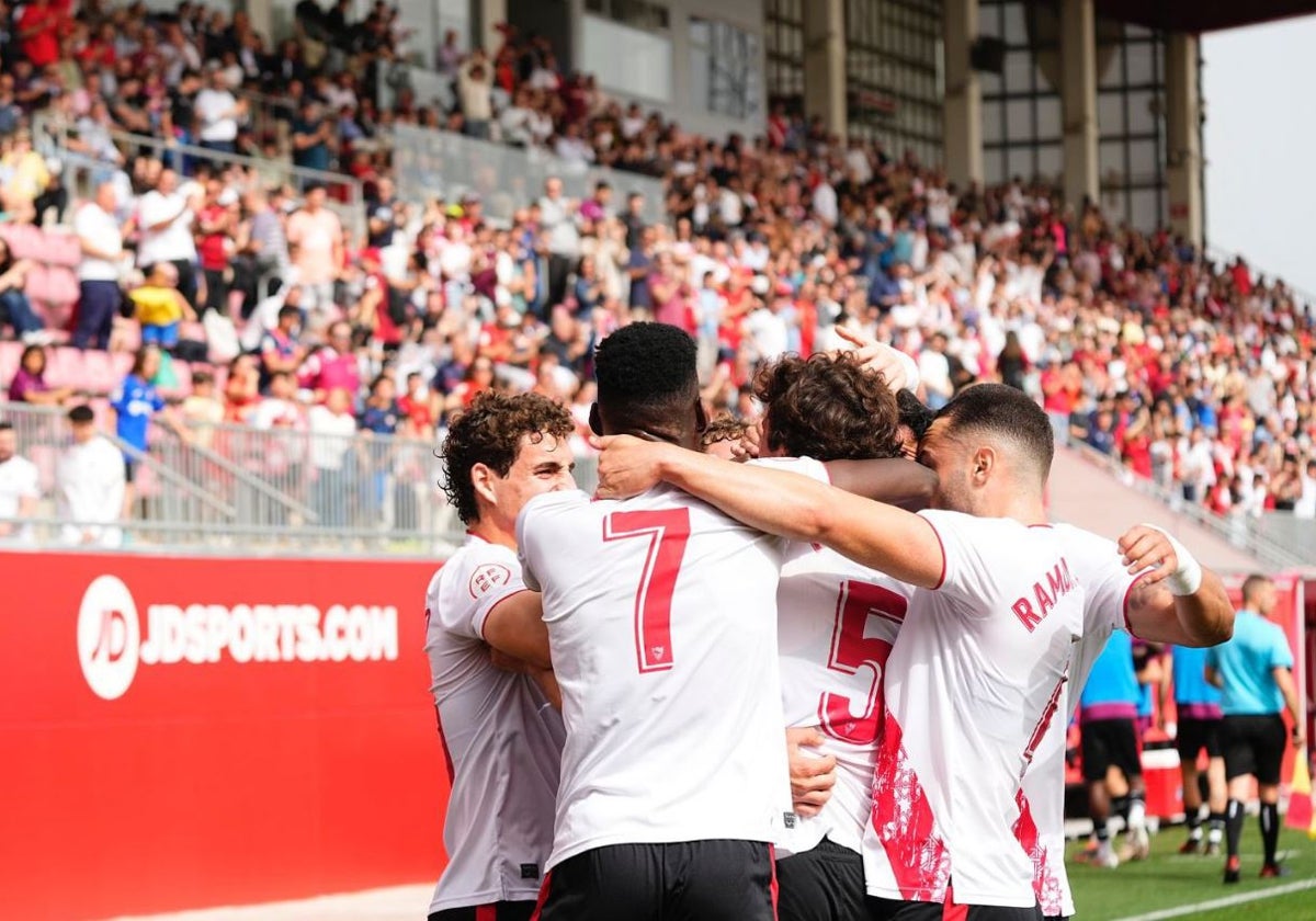 El Sevilla Atlético vence al San Roque y tiene medio ascenso directo en su  mano (2-1)