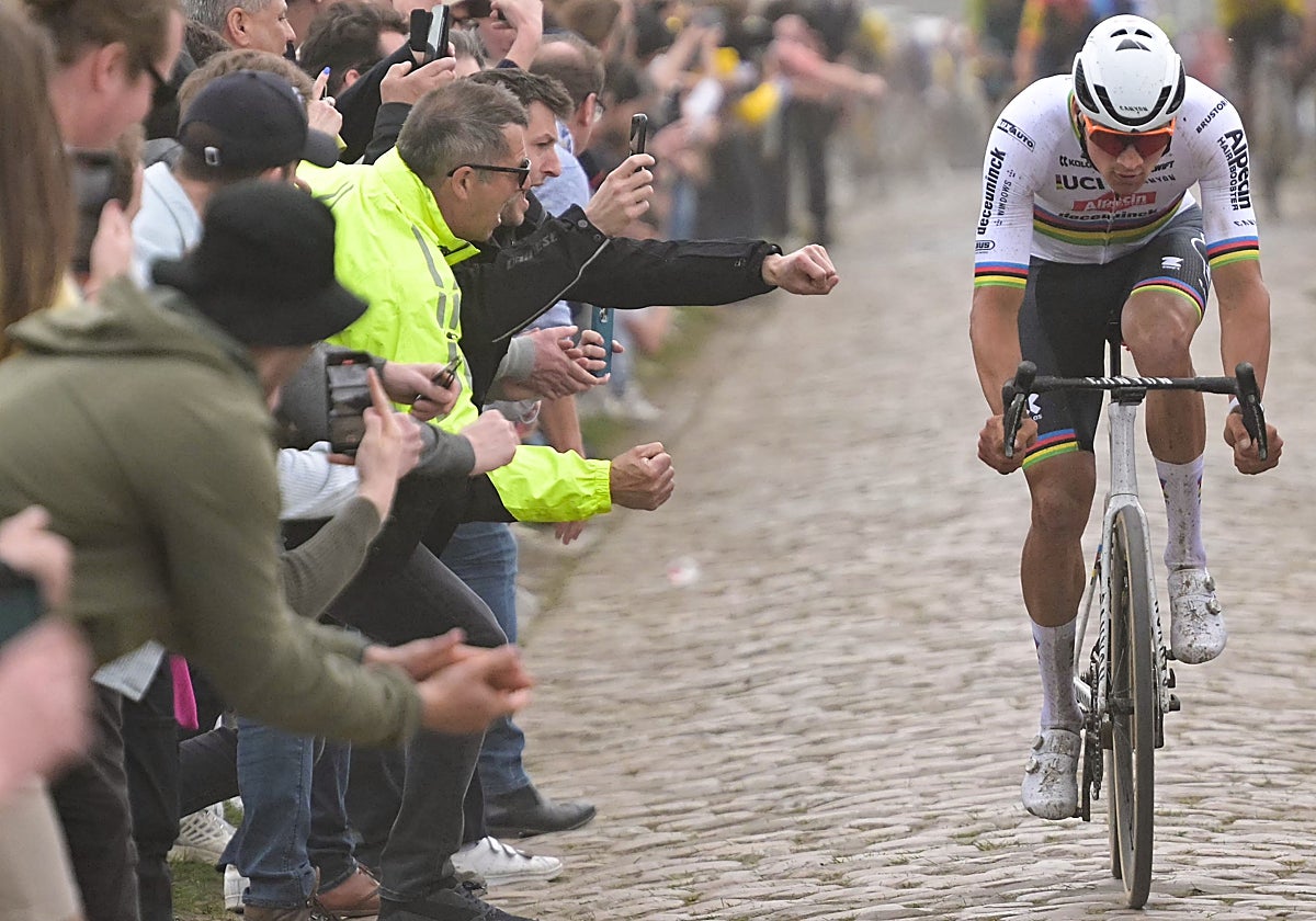 Van der Poel, en el adoquín de la Roubaix
