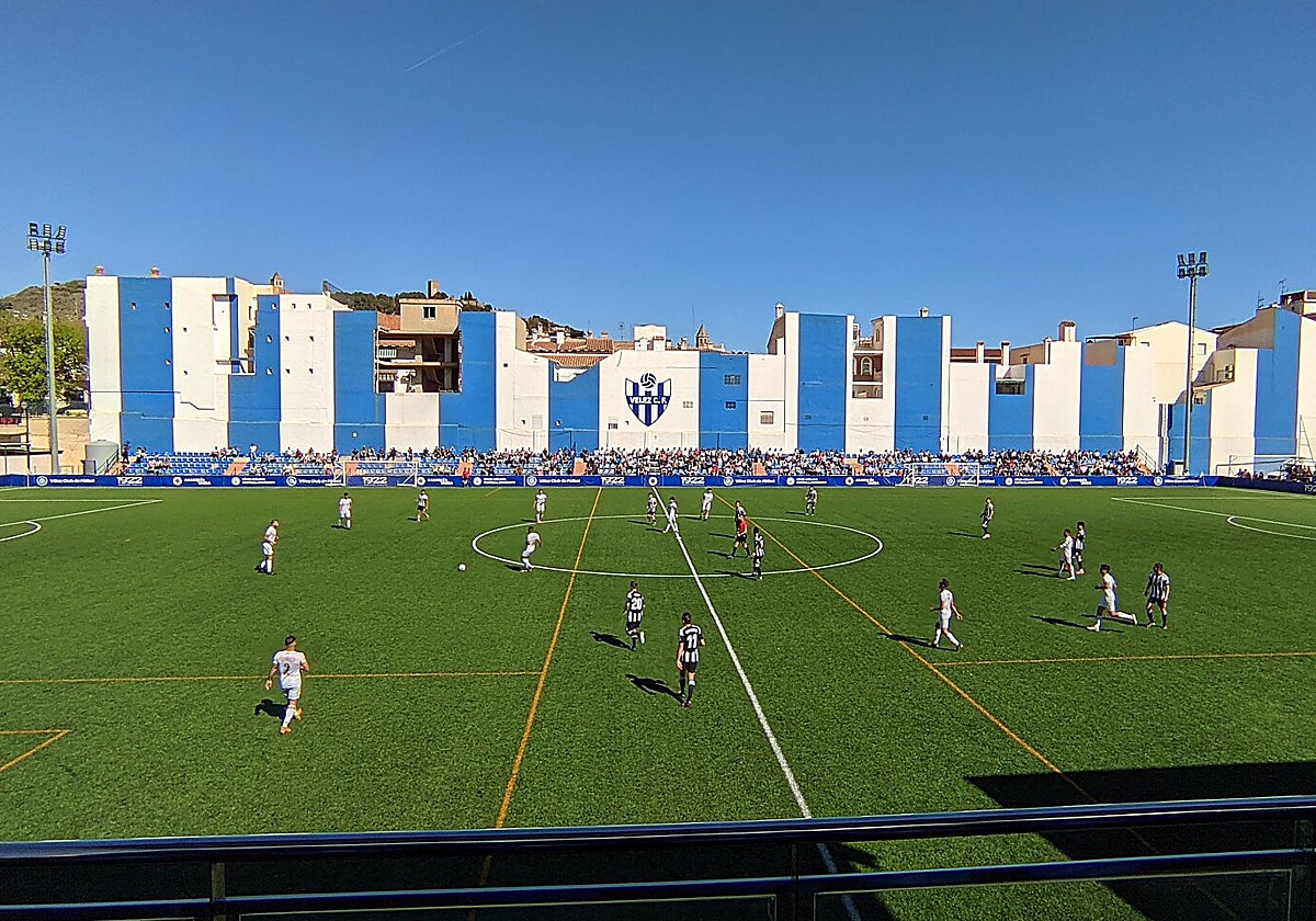 Un partido en el estadio Vivar Téllez de Vélez
