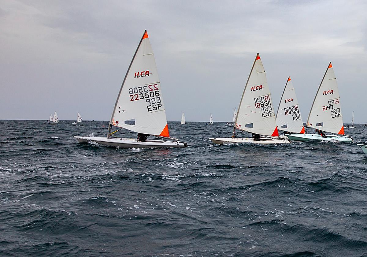 El XXII Trofeo José Luis Azqueta terminó en el Abra con mucho viento y lluvia